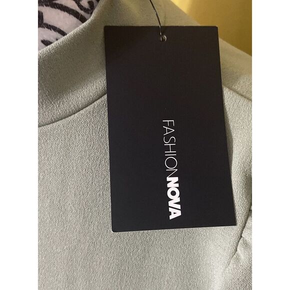 FASHION NOVA✨Peplum Womens Blouse Size Small Green Lightweight Beautiful - Picture 3 of 6